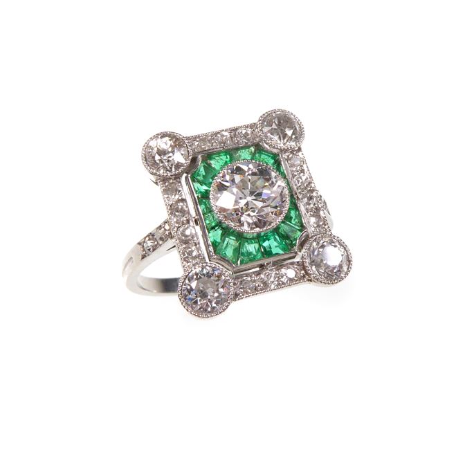 Art Deco diamond and emerald cluster ring, rectangular outline | MasterArt